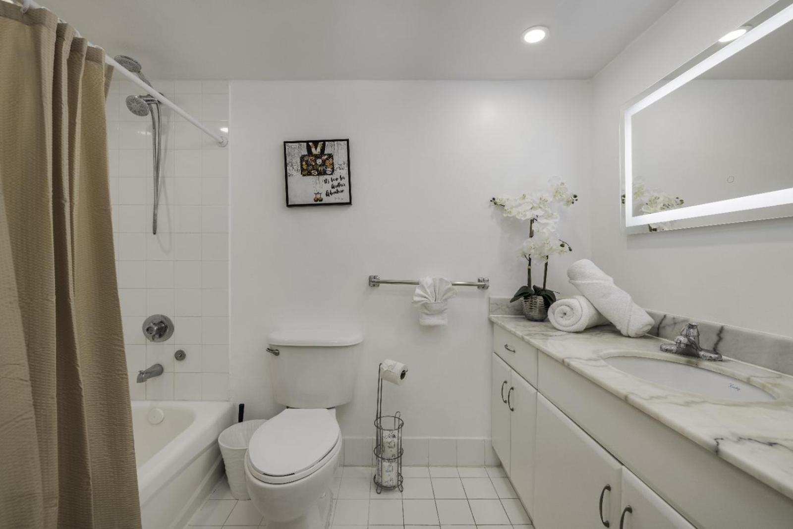 In Brickell With Pool, Gym, Free Parking And Game Apartment